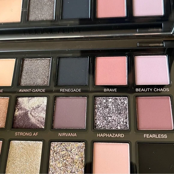 NEW Huda Beauty Pretty Grunge Eyeshadow Palette *New & Unused* - Picture 8 of 14